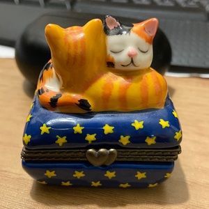 Cute cat trinket box